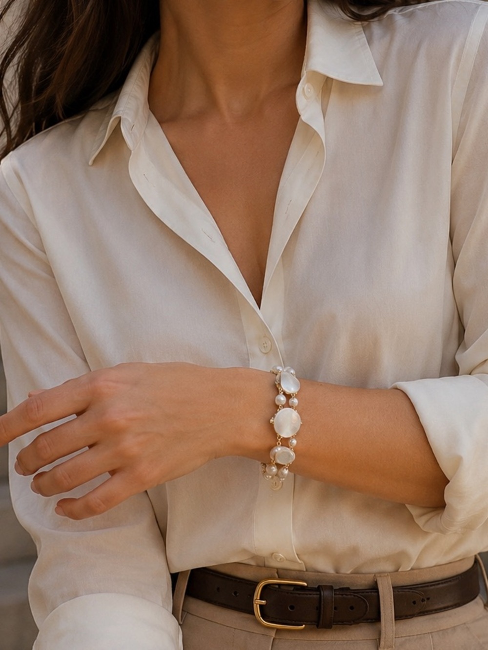 Vintage Faux Pearl Opaline Cabochon Bracelet Gold Tone Link Bracelet 7 Inch
